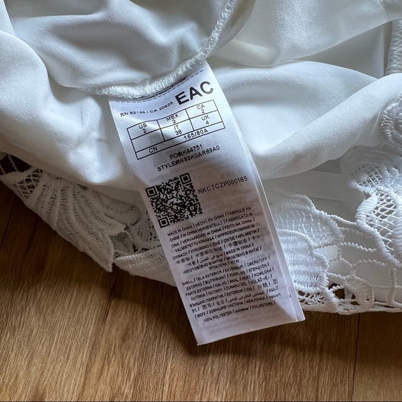 NWT GUESS off-shoulder dress - size 2 - Picture 16 of 16